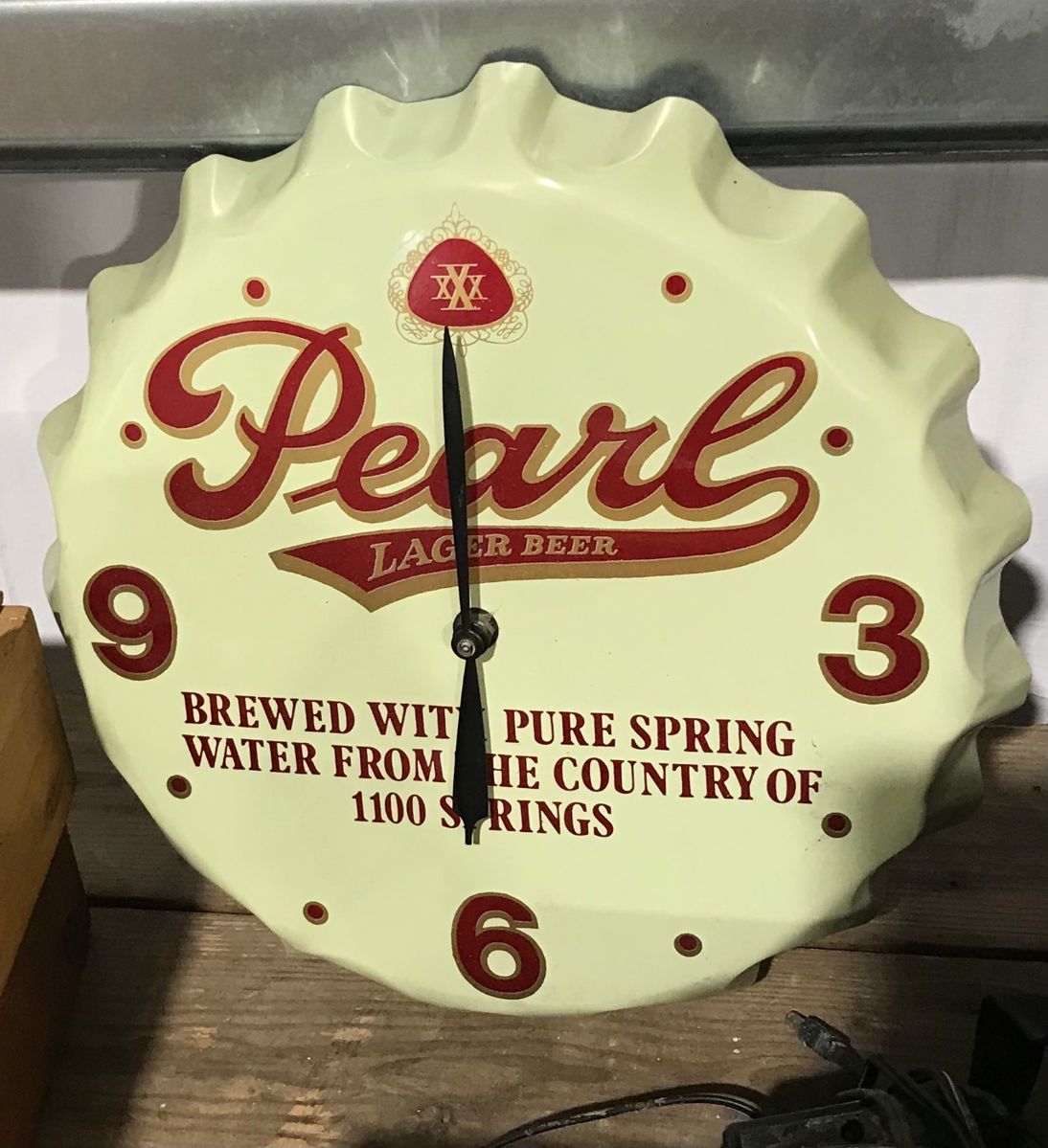 Vintage Pearl Beer Clock