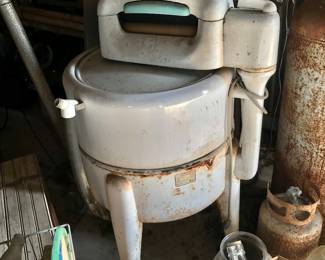 Wringer Washer...Beautiful shape!!!