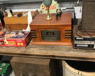 Old safe, crock (cracked)