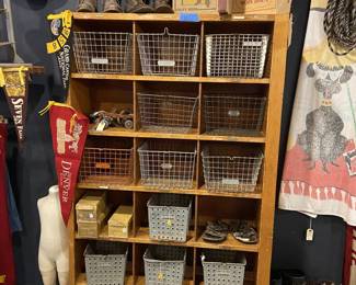 Cubby unit with locker baskets