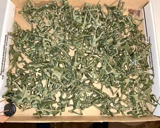 Vintage green plastic soldiers