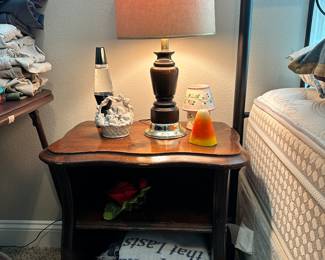 End table, lava lamp