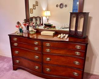 Bassett Mahogany Dresser with Mirror