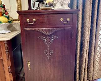 Surprise when you open the lower door……