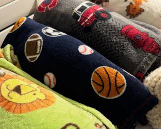 Children theme throws 