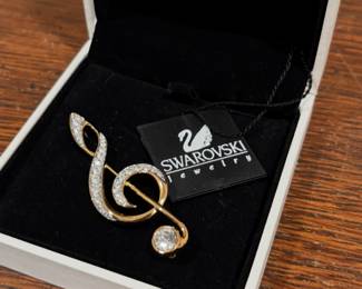 Swarovski crystal treble clef brooch pin.