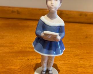 Morning Song, girl singing up the sun, Bing & Grondahl figurine No. 2404