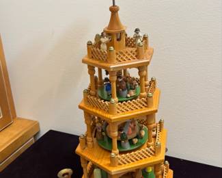 Traditional German Christmas pyramid
(Weihnachtspyramide)