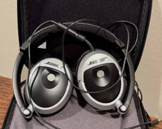 Bose TriPort On-Ear (OE) wired headphones.
