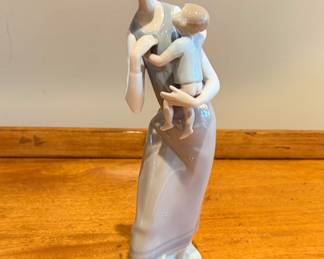 Lladró "Motherhood" porcelain figurine, model number 4575