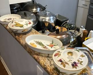 Royal Worcester Evesham covered casserole 