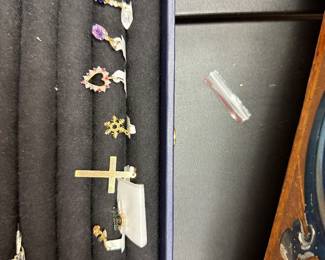 Gold necklace pendants 