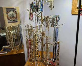 Costume and fashion jewelry 