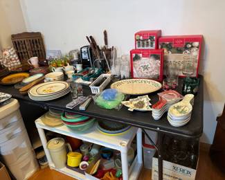 Kitchen items, Tupperware