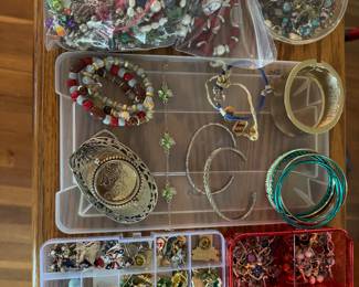 Costume / fashion jewelry 