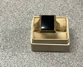 10 karat gold, and Onyx ring