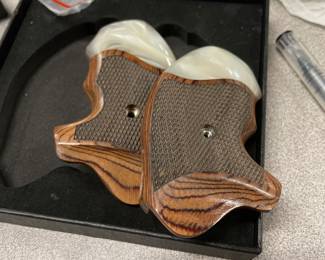 Grips for a Smith & Wesson pistol