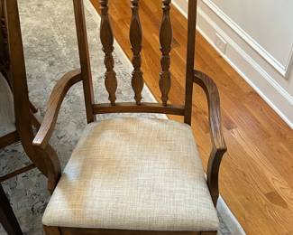Oval Dining Table w/ Leaf Insert and Six (6) Chairs