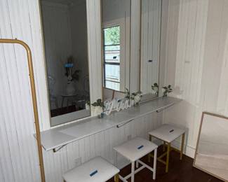 MIRRORS
GARMENT RACK
STOOLS
CHAIRS
END TABLES
WALL DECOR