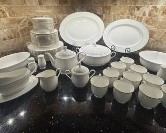 Lenox Hannah Platinum Debut Collection