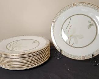 White Nile Fine China Plate Set