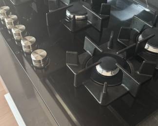 Jennair black glass gas cooktop 36 inch in very very good condition asking $750
