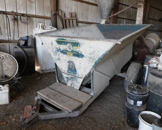 GRAN-0-VATOR Feed Wagon