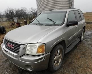 2002 GMC ENVOY SLT,  6-cylinder engine, AT, good rubber, 200,612 miles (runs), 4WD does not work
