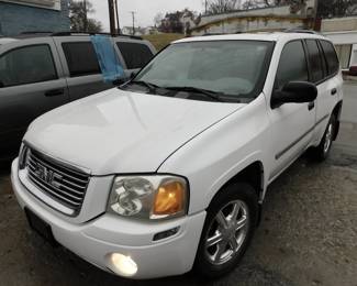 2009 GMC ENVOY, 6 cylinder  engine, AT, good rubber, 182,917 miles (runs), 4WD does not work