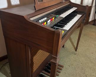 Working Yamaha organ (1968) 