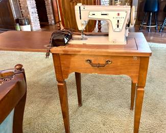 Fashion Mate Singer sewing machine with cabinet 