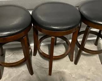 3 Stoolsthey swivel