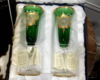 MURANO HAND PAINTED VENEZIA CHAMPAGNE FLUTES IN A BEAUTIFUL LINED BOX! SURE TO BE A HIT FOR THAT SPECIAL COUPLE FOR CHRISTMAS