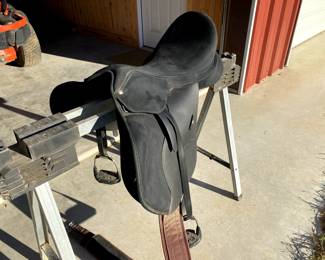 WINTEC PRO WIDE ENDURANCE ENGLISH SADDLE
