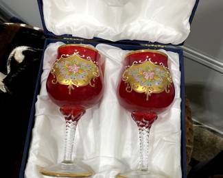 MURANO HAND PAINTED  VENEZIA WINE GLASSES IN BEAUTIFUL LINED BOX, WHAT A CHRISTMAS GIFT!