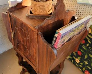 This is such a cool little table/book holder!