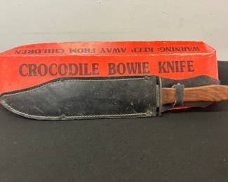 Crocodile Bowie Knife w Sheath