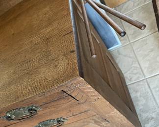 craftsman style wash stand with 3-prong drying rack