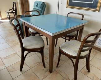 formica topped, 4 seat dining table with 50s metal edge. adorable!