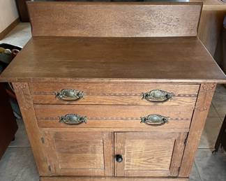 craftsman style wash stand with side drying rack