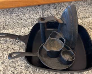 CAST IRON! Iron #8 T. Shelloon & Co. Wolverhampton * Miniature Pot & Water Pail * 5” Skillet