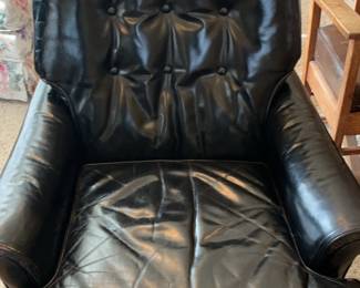 Vintage Bon Marche Heritage Leather Arm Chair * To Cool To Not Put In!
