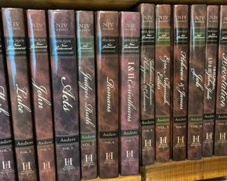 17 NIV Based Holman Reference & Anders Old & New Testament Commentary * Volumes Not Complete