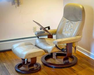 Ekornes Stressless Leather Recliner & Ottoman w/ Swivel Base & Side Table
