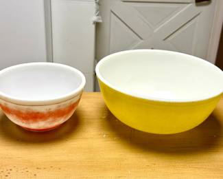 (2) Pyrex Mixing Bowls
