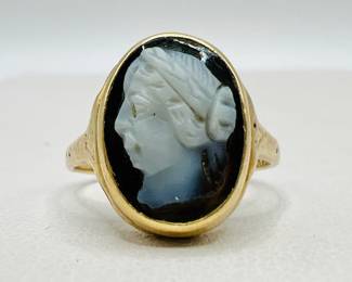 14K Gold Cameo Ring — Size 4.75
