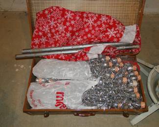 Aluminum Pom-Pom tree. Branches and holes match up, and we will NOT take off the original bands