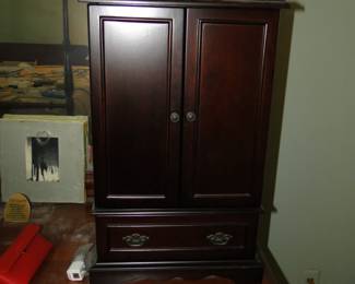Jewelry chest, with a surprise inside