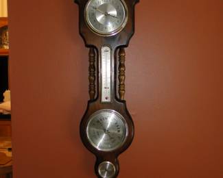 Clock and barometer, all in one