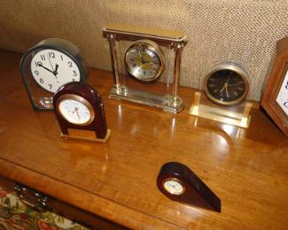 Oh look at that, fancy clocks